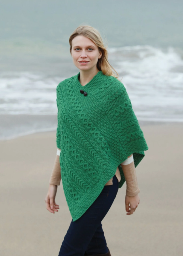 Aran poncho With Button