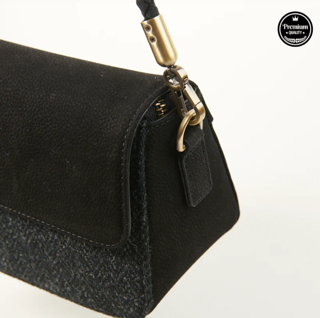 The Caithness Leather Clutch