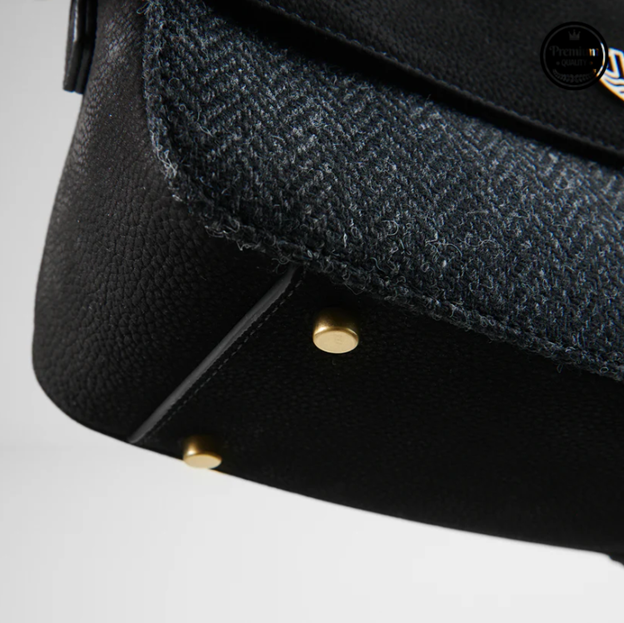 The Caithness Leather Clutch