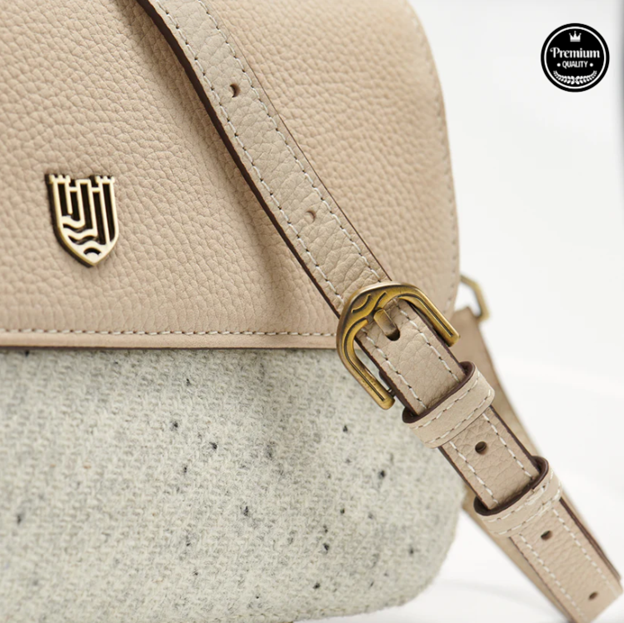 The Caithness Leather Clutch