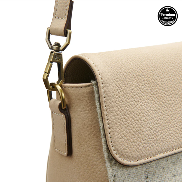 The Caithness Leather Clutch