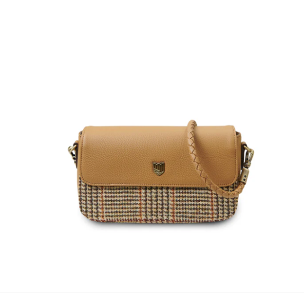 The Caithness Leather Clutch
