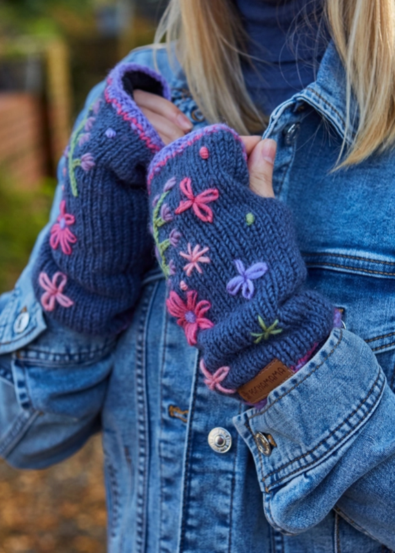 Hampton Court - Embroidered Flowers Handwarmers