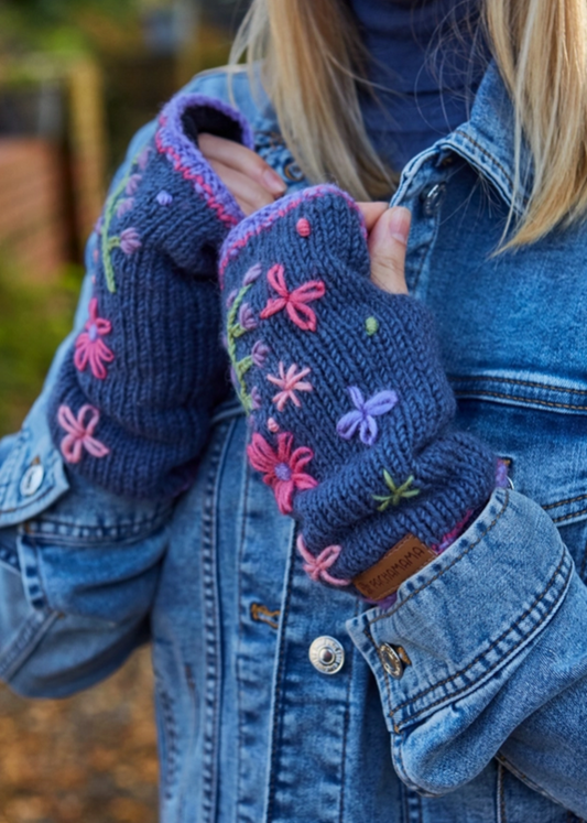 Hampton Court - Embroidered Flowers Handwarmers
