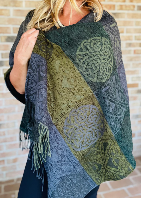 Calzeat Celtic Knot Shoulder Wrap