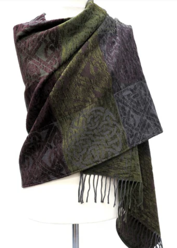 Calzeat Celtic Knot Shoulder Wrap