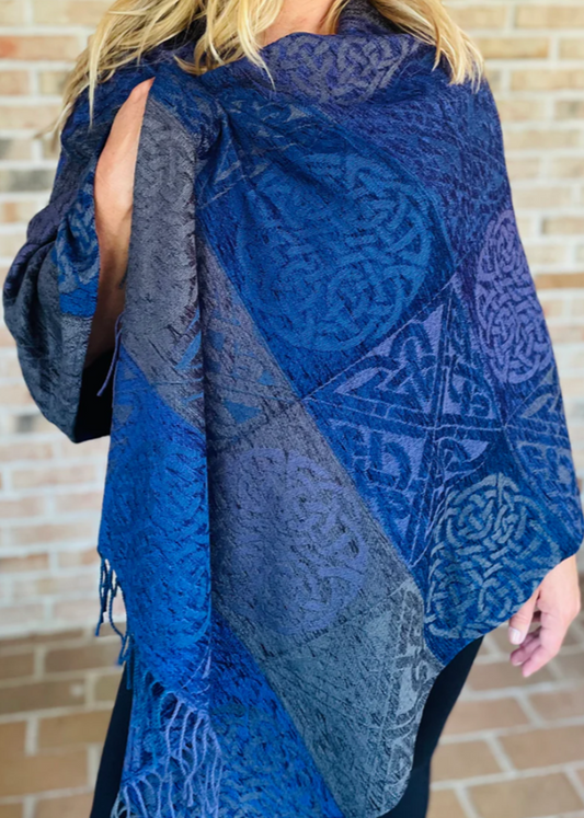 Calzeat Celtic Knot Shoulder Wrap