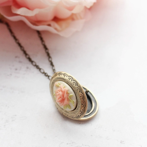 Cameo Locket - Peach Rose